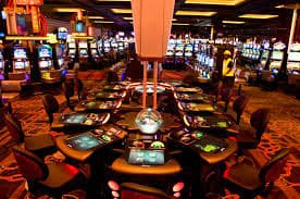 Ikon alur pembayaran dengan anak panah menghubungkan setoran, verifikasi, bermain, dan penarikan di platform pangkalantogel